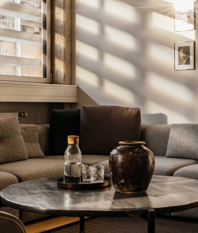 Grey sofas in a meeting room in 7N's Aarhus office