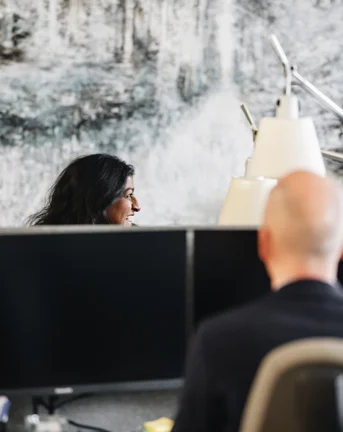 Two 7N employees sitting in the office